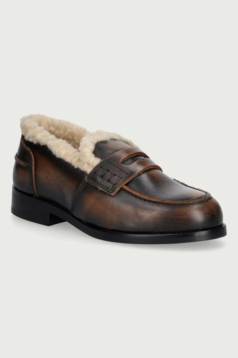 Posa  loafers slip-on pentru femei din piele Penny Fur Loafer