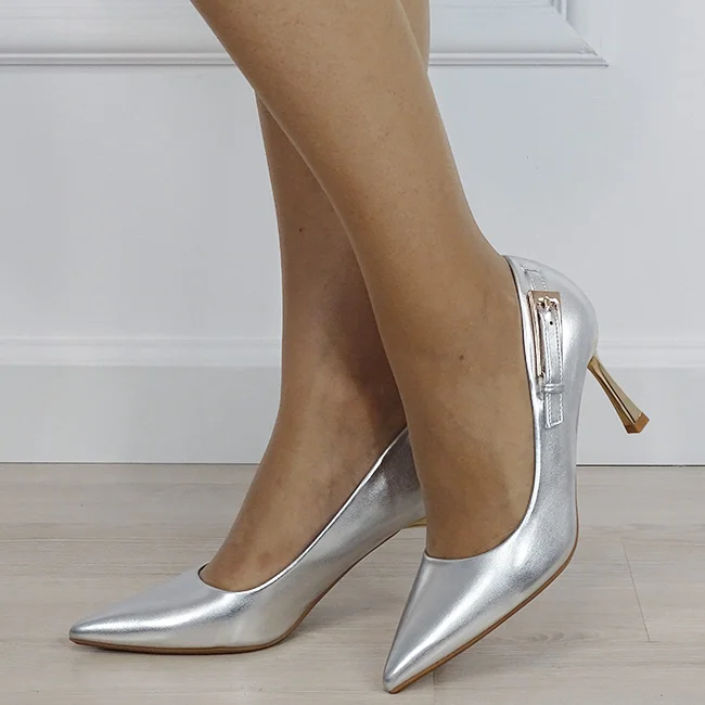 Pantofi resigilati eleganti argintii cu toc si brosa aurie D-1273  M0