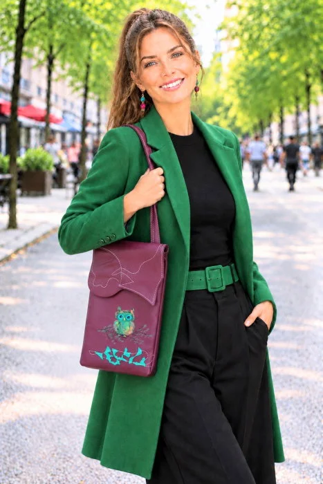 Geanta handmade bordeaux din piele naturala ,cu bufnita pictata