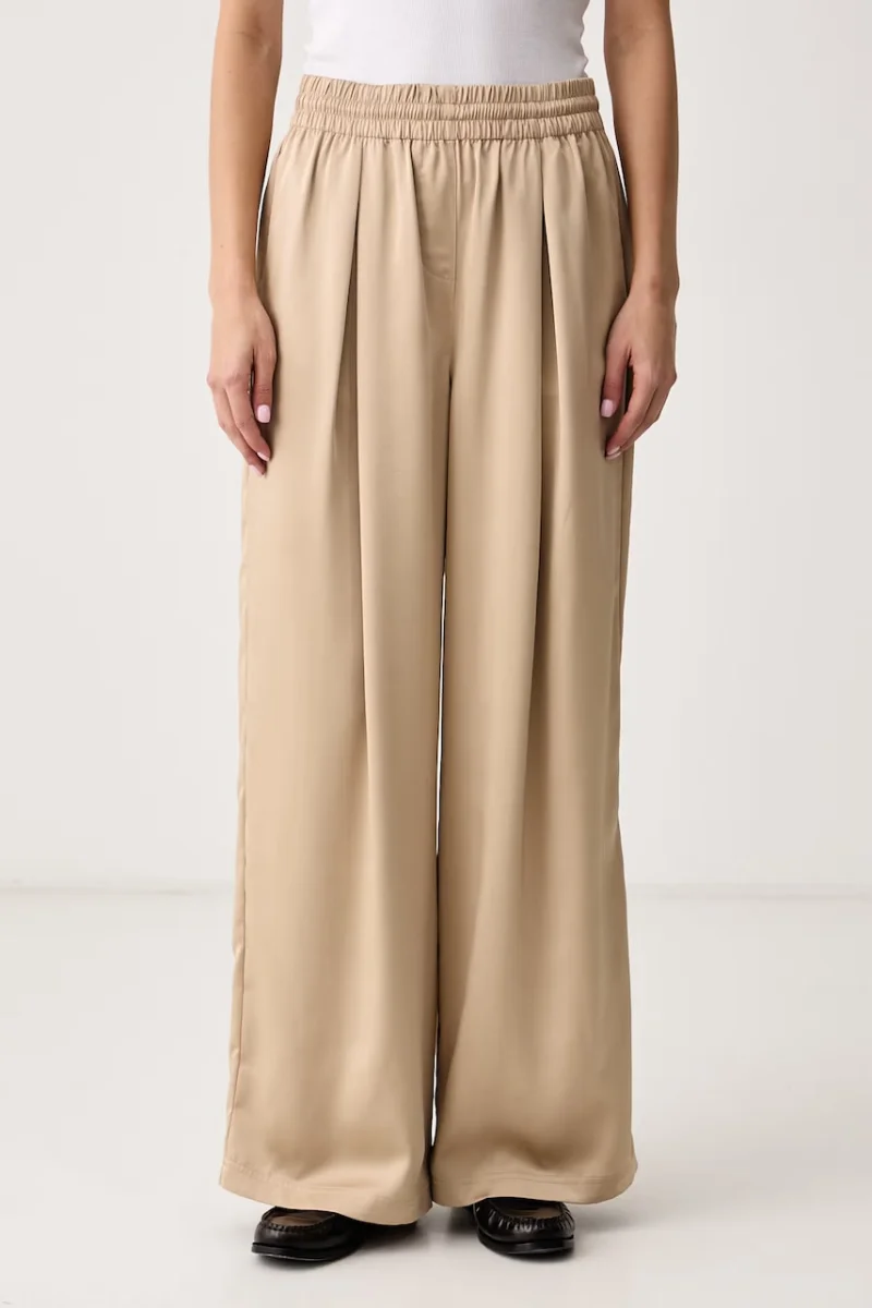 Lacoste  pantaloni pentru femei