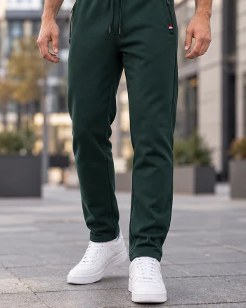 Pantaloni trening barbati, croiala dreapta, talie elastica cu snur si buzunare, verde inchis
