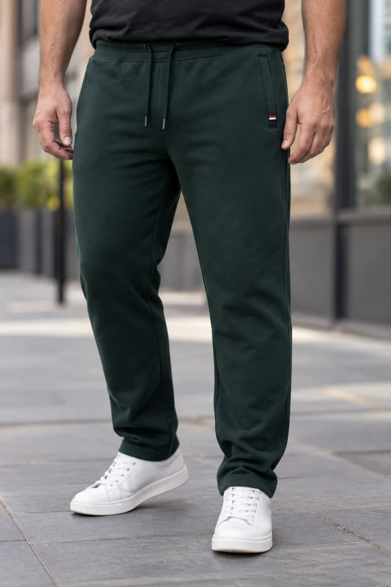 Pantaloni trening barbati, croiala dreapta,cu snur si buzunare, verde inchis Marimi mari