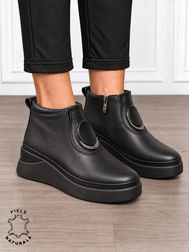 Ghete damă din piele naturală cu accesoriu metalic decorativ CRL1903 NEGRU