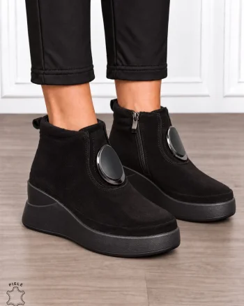Ghete damă din piele naturală Intoarsa cu accesoriu metalic decorativ CRL1903 NEGRU