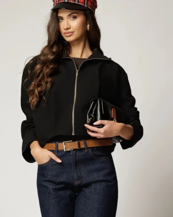 Geaca scurta neagra tip bomber cu inchidere cu fermoar